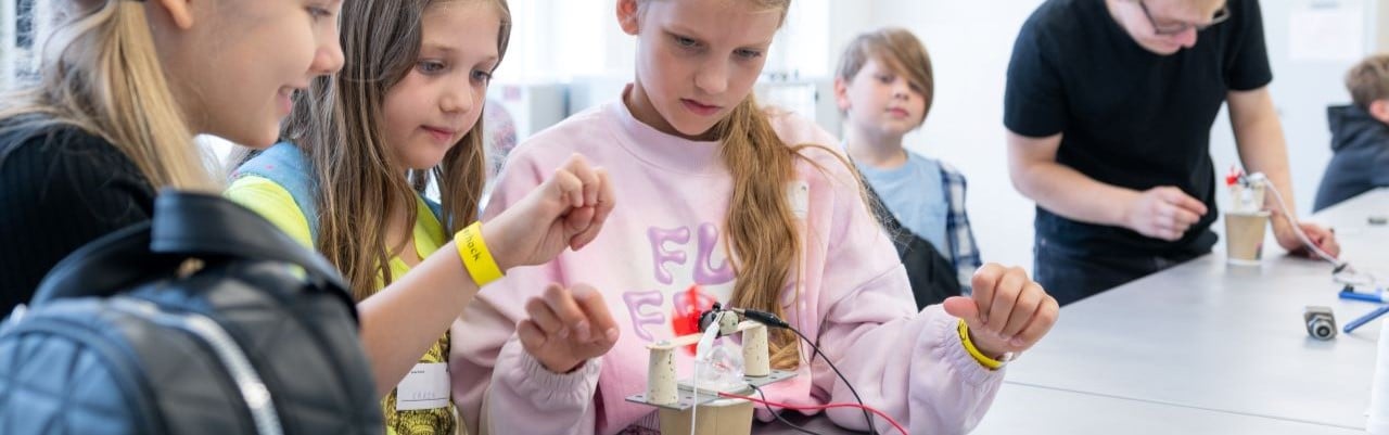 Girls in energy camp called enerhack