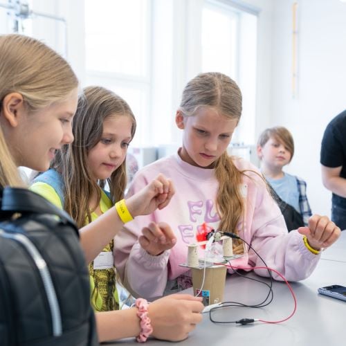 Girls in energy camp called enerhack